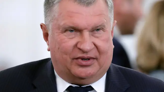 По словам Сечина, Улюкаев угрожал ему с помошью писем