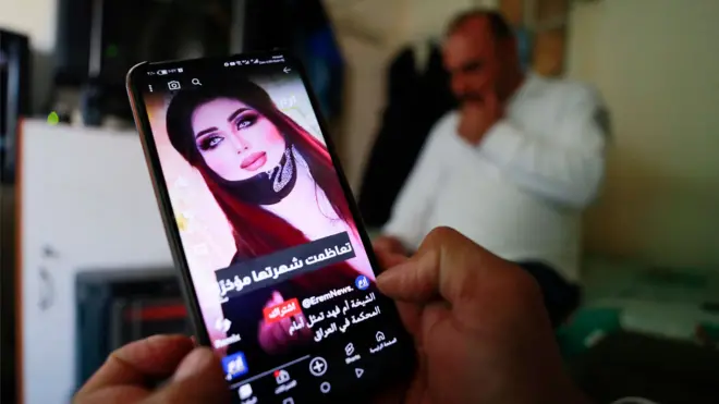 "أم فهد" صانعة محتوى عراقية