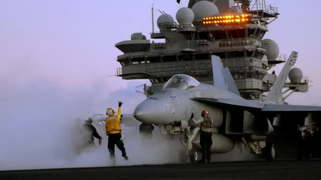 Durante los ejercicios las fuerzas navales de los diferentes países se enfrentan a varios ejercicios.
