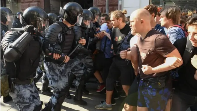 На акции в центре Москвы в субботу Росгвардия задержала в общей сложности более 1000 граждан (примечание: на фотографии НЕ изображен Евгений Коваленко)