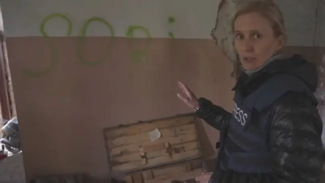 Орла деворга битилган қизиқ ёзувга дуч келди.