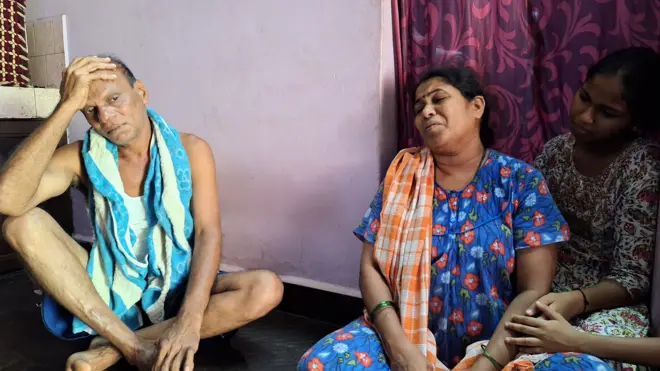 ऋत्विकाचे कुटुंबीय