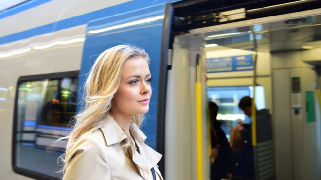 En Suecia no solo se está popularizando "la vergüenza de volar" sino "el orgullo de viajar en tren" para combatir el cambio climático.