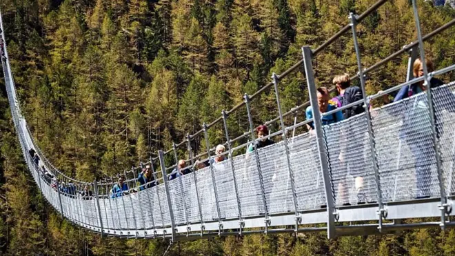 أطول جسر معلق للمشاة في العالم