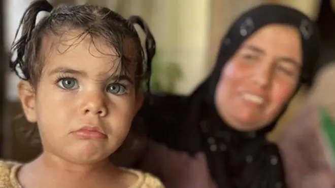 تقول نداء، وهي أم لتسعة أطفال، إن العالم يبدو أنه غير مدرك لكون الفلسطينيين يهجرون من منازلهم