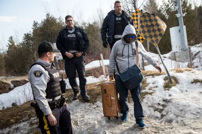 Askar iyo qof qaxooti ah