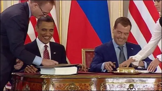 رهبران روسیه و آمریکا در ماه آوریل معاهده ای را برای کاهش سی درصدی تسلیحات اتمی خود امضا کردند