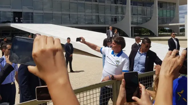 Presidente estava sendo monitorado e interagiu com manifestantesmpo freebetBrasília durante atos pró-governo