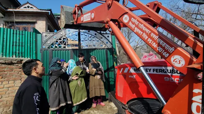 کشمیر میں بُلڈوزر مہم