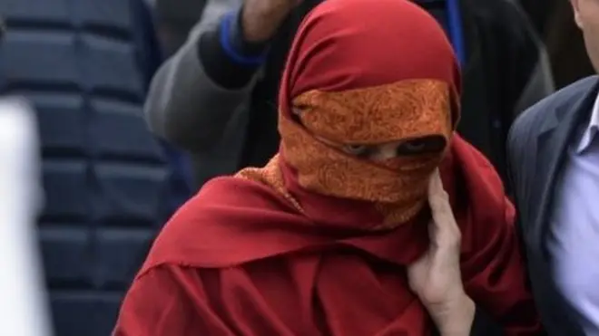 ضمانت کی تصدیق ہونے کے بعد وکلا ملزم کو اپنے حصار میں نامعلوم مقام پر لے گئے