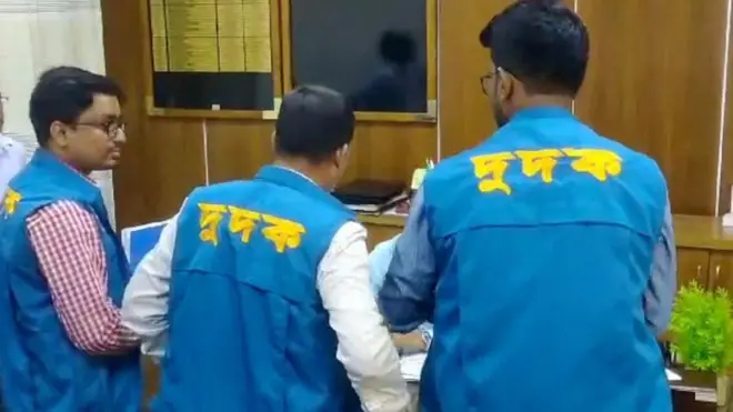 ঢাকার সাভারে সরকারের কেন্দ্রীয় গো-প্রজনন ও দুগ্ধ খামারে দুদকের দুর্নীতি বিরোধী অভিযান