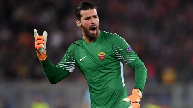 بيكر: صلاح إلى جانب كونه لاعبا كبيرا، شخصية هائلة وشخص عظيم