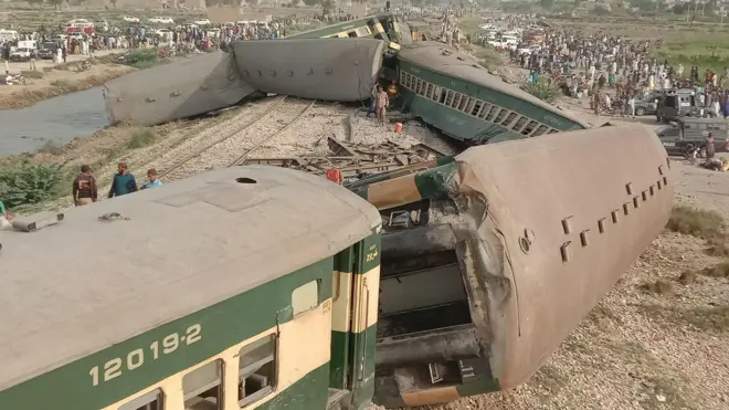 पाकिस्तान में रेल हादसा