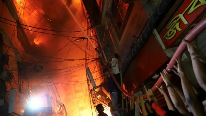 बांग्लादेश, इमारत में लगी आग