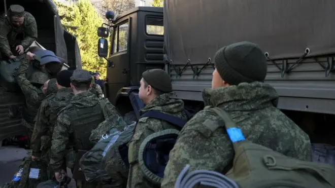 Формально мобилизация в России считается частичной. На практике - берут почти всех. Теперь людей с непогашенной судимостью тоже можно будет брать на законном основании