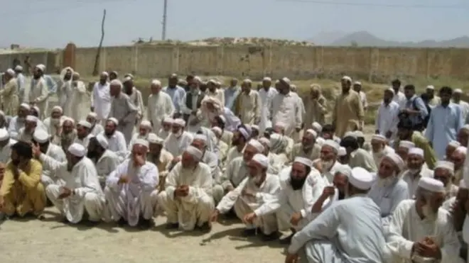 انضمام کے عمل کی سست روری کے باعث مختلف اضلاع کے قبائل کی طرف سے وقتاً فوقتاً احتجاج بھی کئے جاتے رہے ہیں