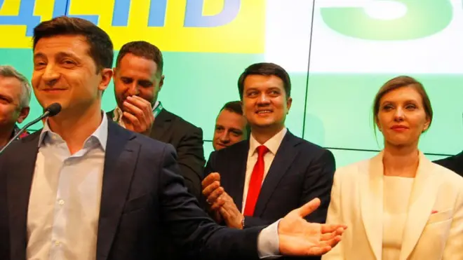 Радники новообраного президента Зеленського вважають, що він та його команда мають показати перші результати вже за два місяці