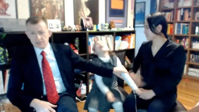 الأب الذي شغل الانترنت عن تحديات العمل في وجود الأولاد