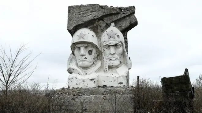 Фільм знято у похмурих тонах, пише про "Атлантиду" Hollywood Reporter. На фото - місто Зайцеве на Донбасі, листопад 2018 року