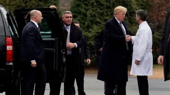 ترامب مع روي جامسون طبيب البيت الأبيض الخاص به