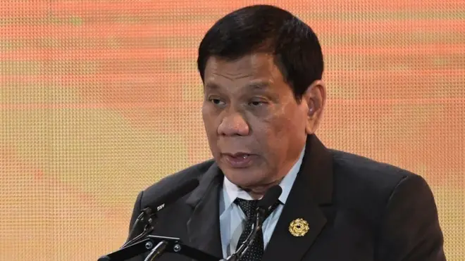 El presidente de Filipinas se enorgulleció de haber estado en la cárcel e insultó a quienes critican su campaña antidrogas.