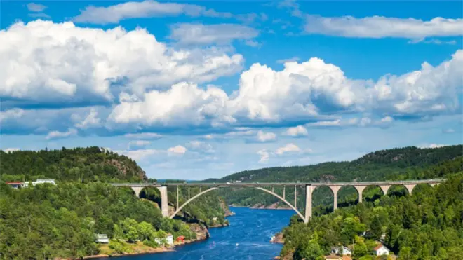 El estrecho de Svine es uno de la docena de puestos fronterizos entre Suecia y Noruega por el que se permite el paso de camiones.