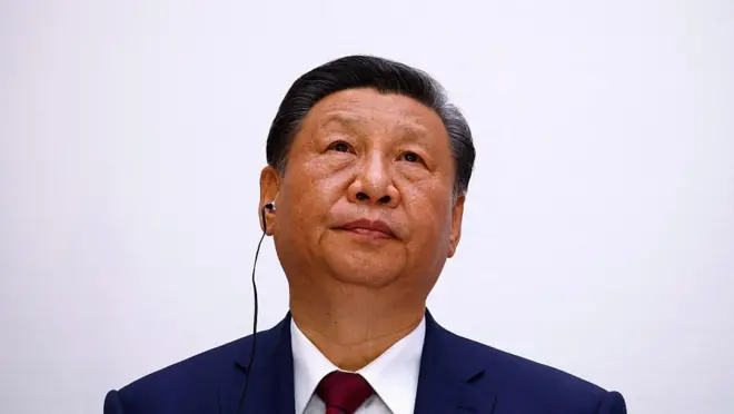 چین نے شاید امید کی تھی کہ برآمدات کے ذریعے اپنی معاشی مشکلات سے نکل آئے گا۔ لیکن اس نے ایک سال امریکہ کے ساتھ تجارتی جنگ میں گزارا ہے، اور اب اسے مشرقِ وسطیٰ میں عدم استحکام کے خدشے کا بھی سامنا ہے