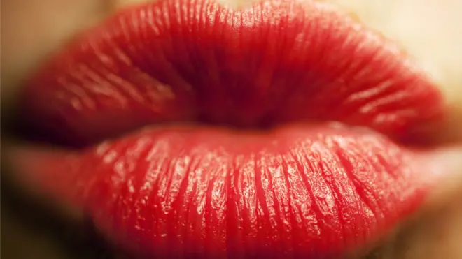 qırmızı dodaq boyası