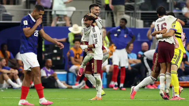 Espanha celebra vitória contra França na semifinal da Copa