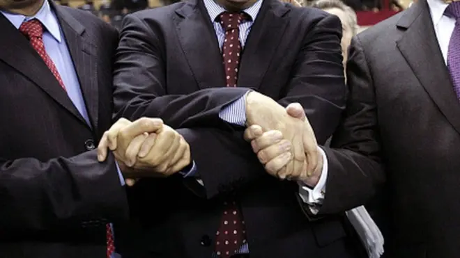 Mediator iki və ya çox münaqişə tərəfi arasında razılığı əldə edən vəzifədir