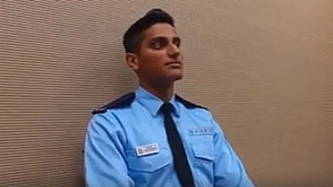 Wiil yar oo booliis ah