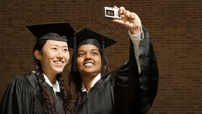 দেশি ও বিদেশি শিক্ষার্থী