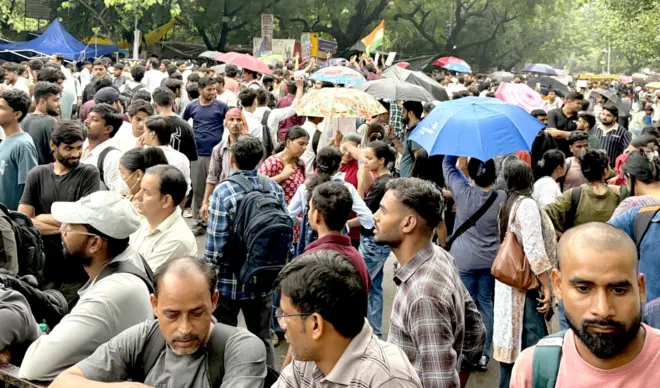 अभिजीत दिपकेंनी मागितली समर्थकांची माफी, सकाळपासून भर पावसात जंतर-मंतरवर समर्थक गोळा होण्यास सुरुवात