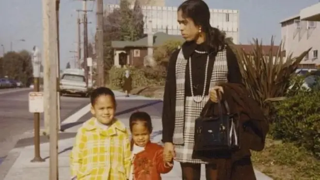 कमला हॅरिस यांच्या आई