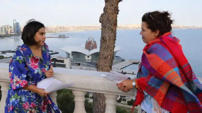 د باکو د دفتر مشرې او ژبپوهې سعادت عاکف قیزی د آزري ژبې په اړه ډېر معلومات راکړل.