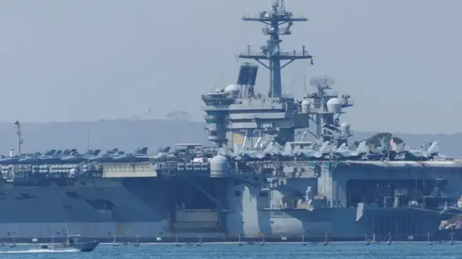 رپوټونه وايي، د یو اېس اېس ابراهم لنکن بېړۍ په مشرتابه د امریکايي سمندري ځواکونو یوه ټولګه منځني ختیځ ته رسېدلې ده.