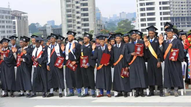 የአዲስ አበባ ዩኒቨርስቲ ተመራቂዎች