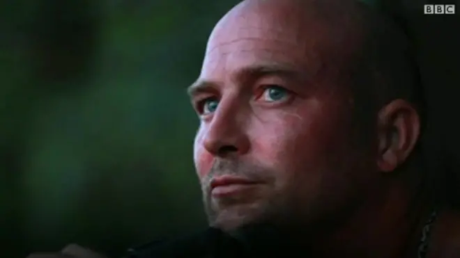 英国で警官だったポール・ファーバーさんは現在、カンボジアの海でタツノオトシゴの保護に取り組んでいる。