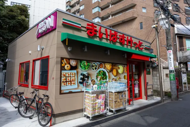  ဂျပန် ကုန်စုံဆိုင် အများစုမှာ ပေါင်မုန့်ထုပ်တွေကို သရေစာအဖြစ် တင်ရောင်း 