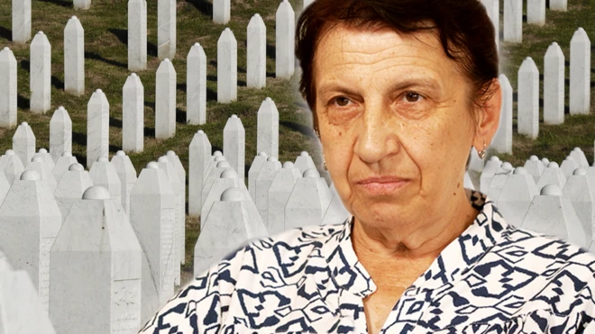 zena, majka stradalih u srebrenici, groblje mezarje u pozadini, spomenici
