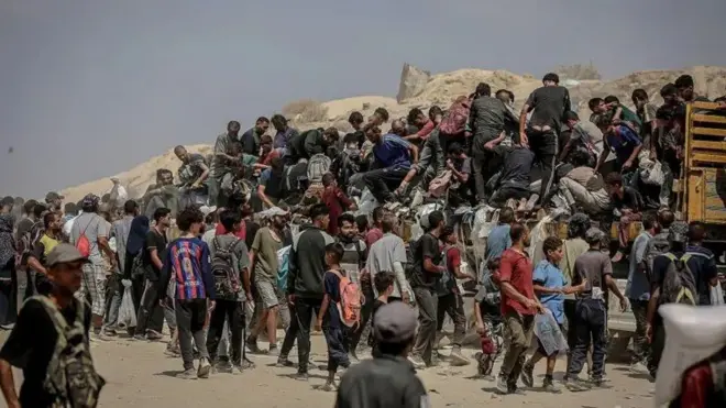هجوم فلسطینیان در غزه برای دریافت کمک
