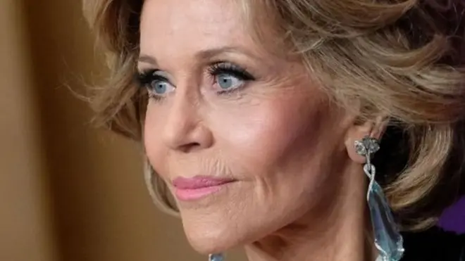 جين فوندا قالت إنها "ترعرعت وهي تعاني مرض استرضاء الآخرين"