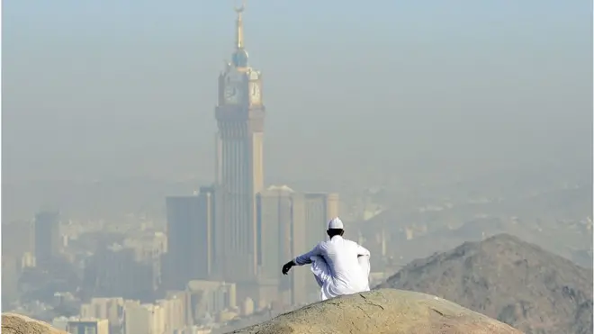 الحج: تجربة روحانية لا تخلو من أعباء مادية