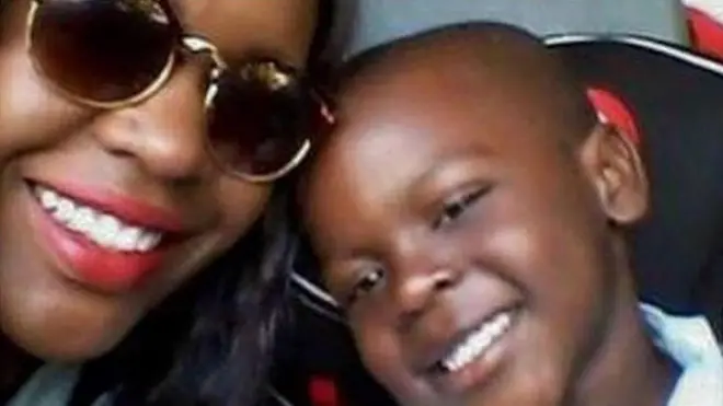 Capture d'écran d'une photo diffusée sur les réseaux de Terry Mango et de son fils, dont l'image a été utilisée par H&M.