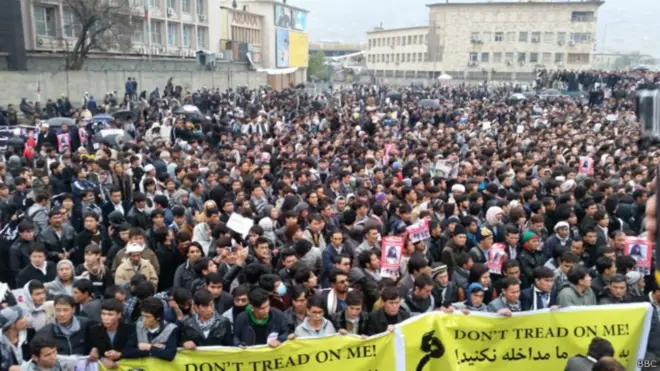 دهها هزار تن به دادخواهی مسافران سربریده، سال گذشته در نزدیکی ارگ ریاست جمهوری افغانستان جمع شدند