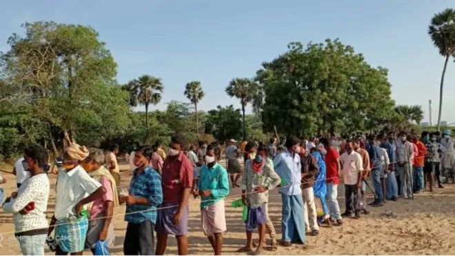 బొనిగె ఆనందయ్య కరోనా మందు కోసం వచ్చిన జనం