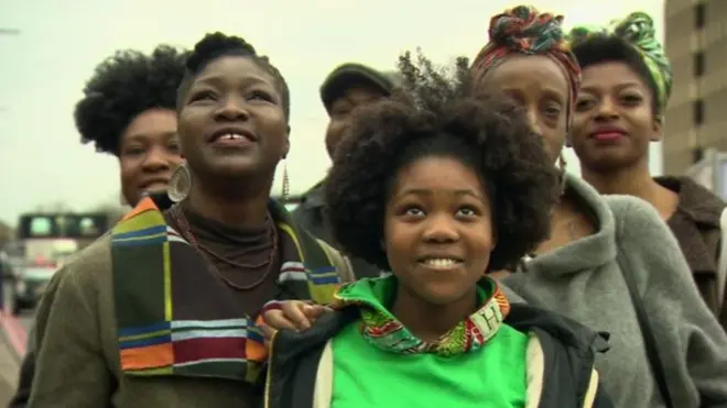 Lekia Lee campagne en faveur du cheveux afro en Angleterre