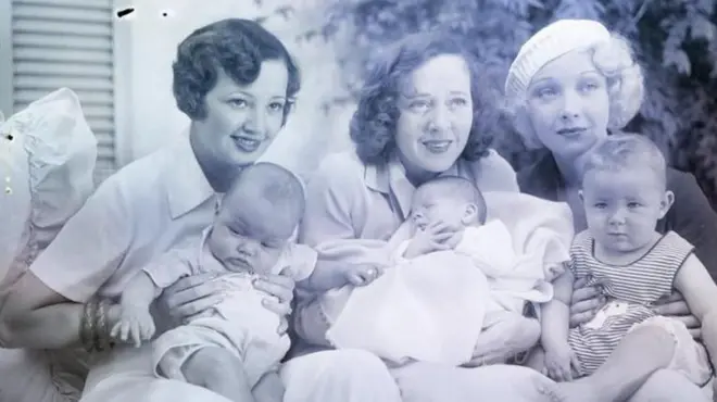 أمهات مع أطفالهن