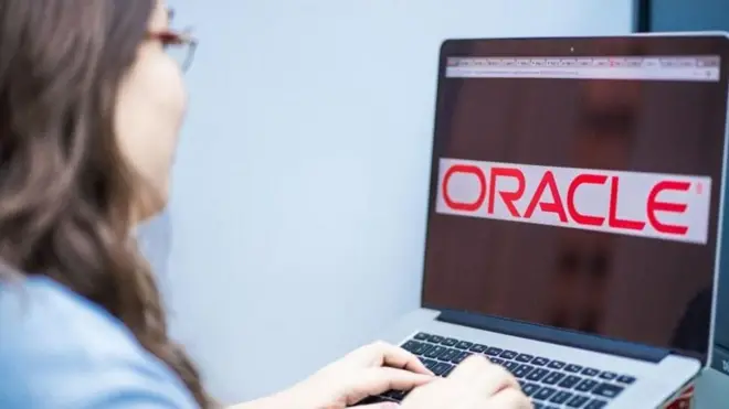 एआयमुळे आयटी कंपन्यांमधील सॉफ्टवेअर कर्मचाऱ्यांवर दबाव वाढला आहे.