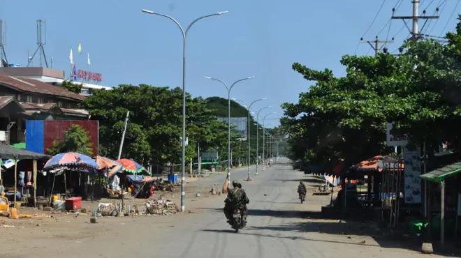 ပြည်သူ့ကာကွယ်ရေးတပ် PDF နဲ့မဟာမိတ်တပ်တွေ ကောလင်းမြို့ကို သိမ်းပိုက်ပြီးနောက် မြင်ကွင်း